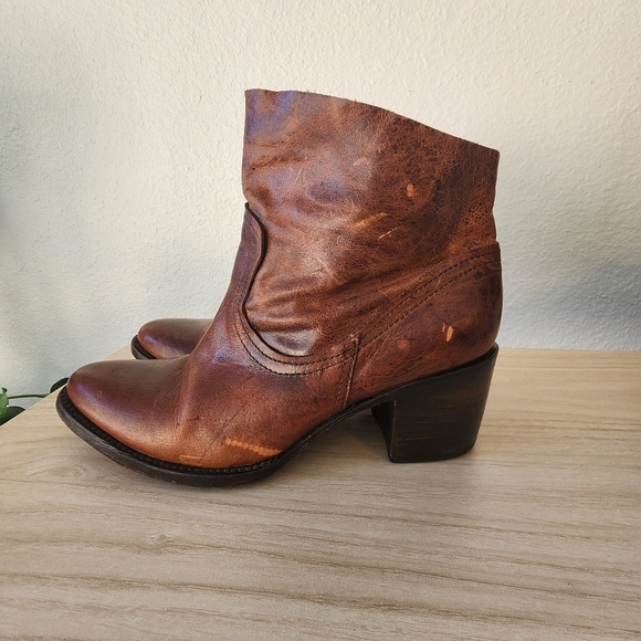 Free Bird by Steven Salt side zip ankle boot, Size 9 - Picture 4 of 15